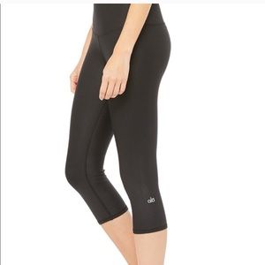 ALO yoga black cropped leggings/tights